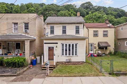 Photo of 713 Saline St, Pittsburgh, PA 15207 (MLS # 1750495)