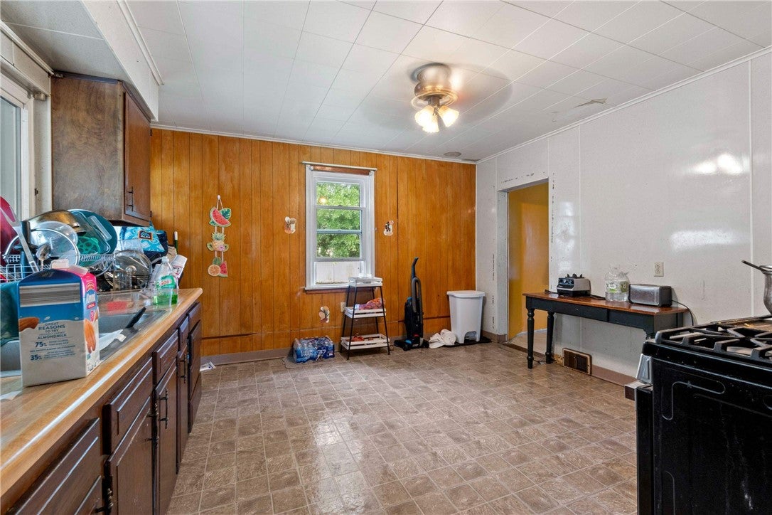 112 Bouquet Street