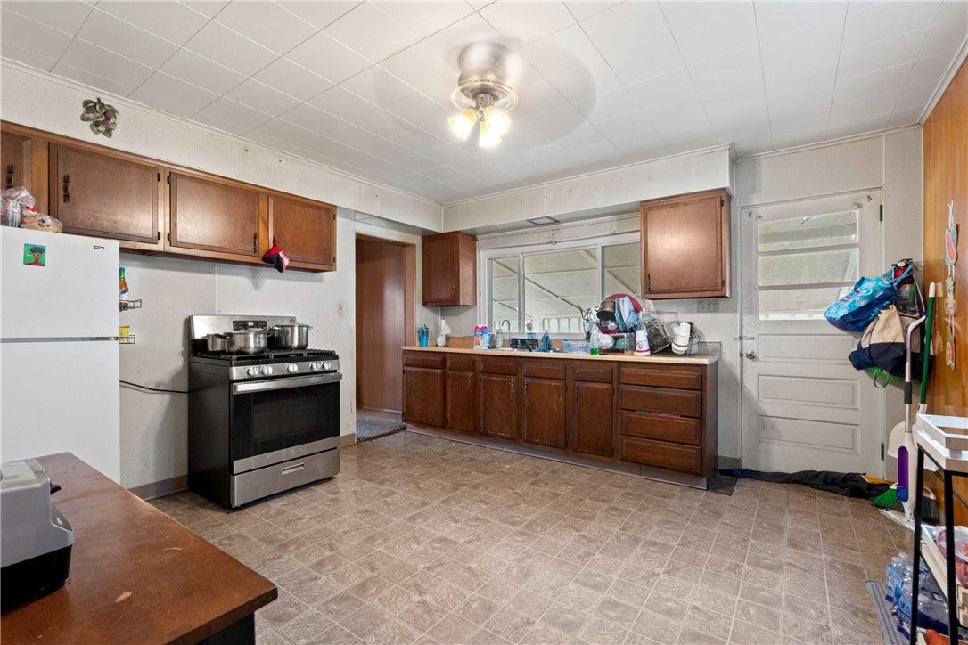 112 Bouquet Street