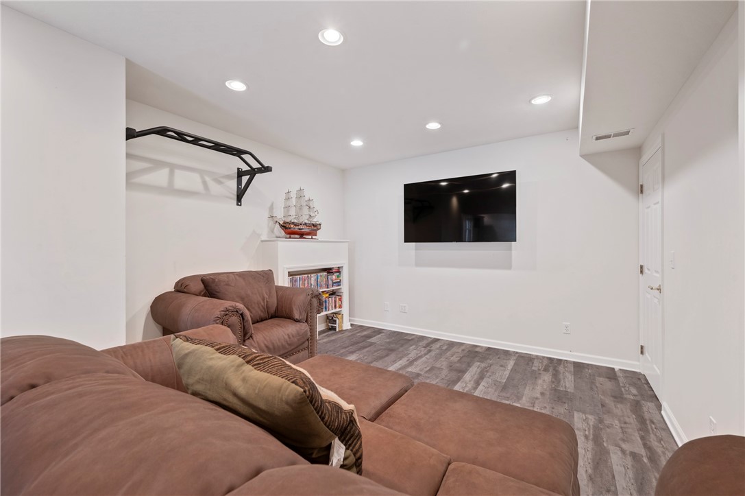 Ohio Twp, Pennsylvania 15237, United States, 4 Bedrooms Bedrooms, ,4 BathroomsBathrooms,Residential,Contingent,16156