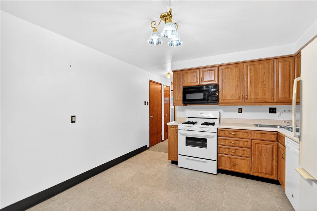 North Huntingdon, Pennsylvania 15642, United States, 3 Bedrooms Bedrooms, ,2 BathroomsBathrooms,Residential,Active,252585