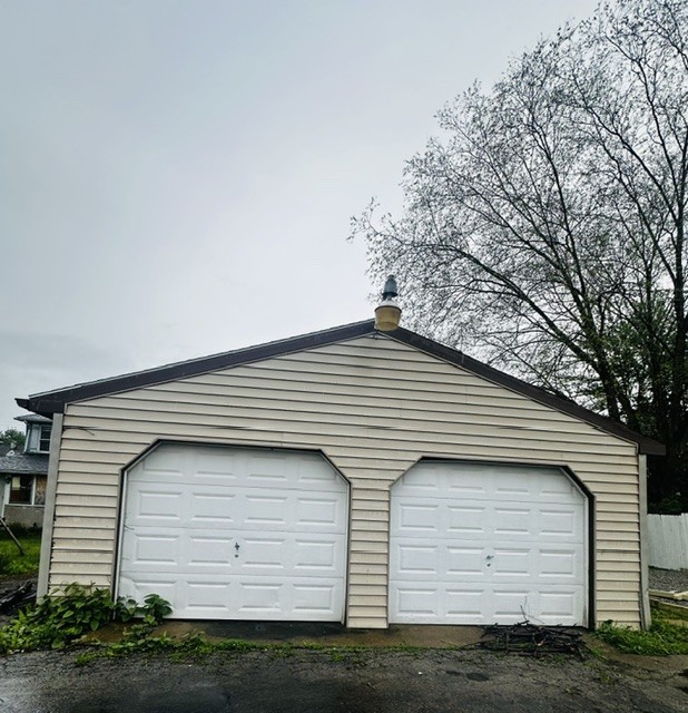 321 E 4th St