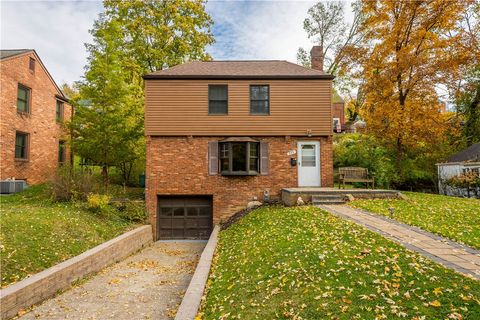 Photo of 303 Constitution Dr, Pittsburgh, PA 15236 (MLS # 1729045)