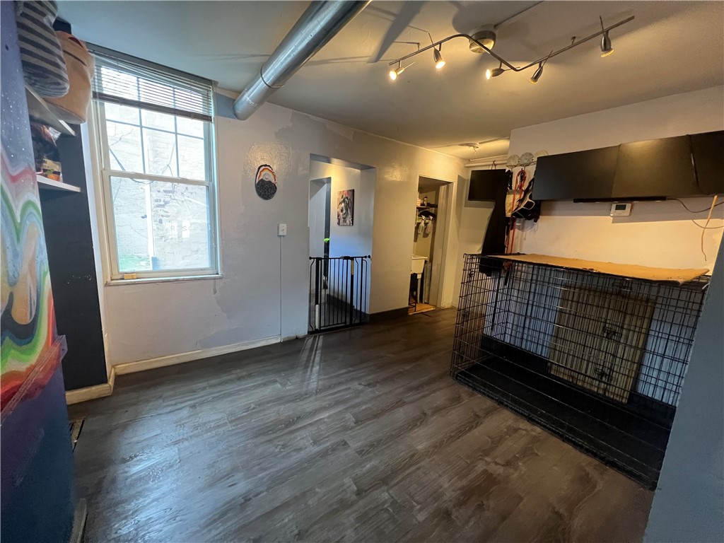 99 S 10th St