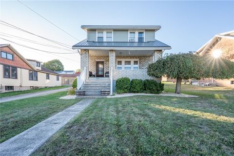 Photo of 304 Warren St, Johnstown, PA 15905 (MLS # 1725428)