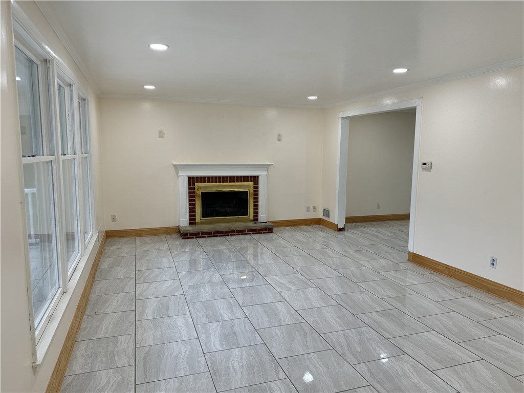 2350 Mount Vernon Ave