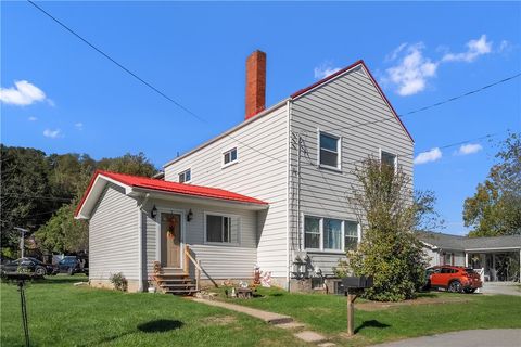 Photo of 1229 Mckee St, Crescent, PA 15046 (MLS # 1726637)