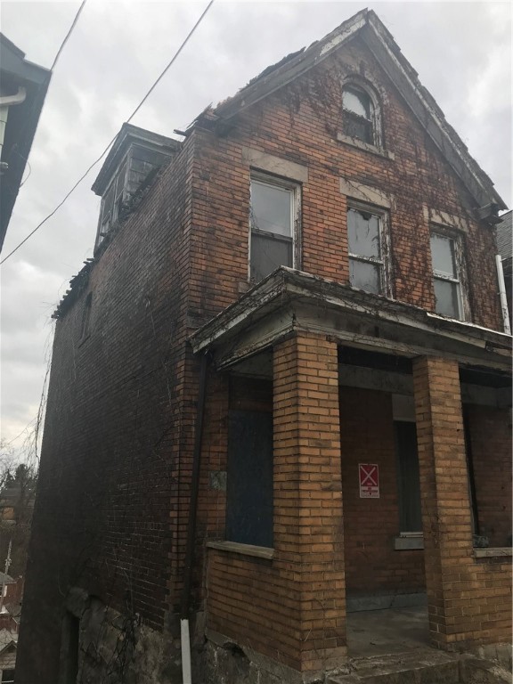 2258 Hawthorne Ave