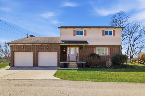 Photo of 765 12th St, Pitcairn, PA 15140 (MLS # 1744180)