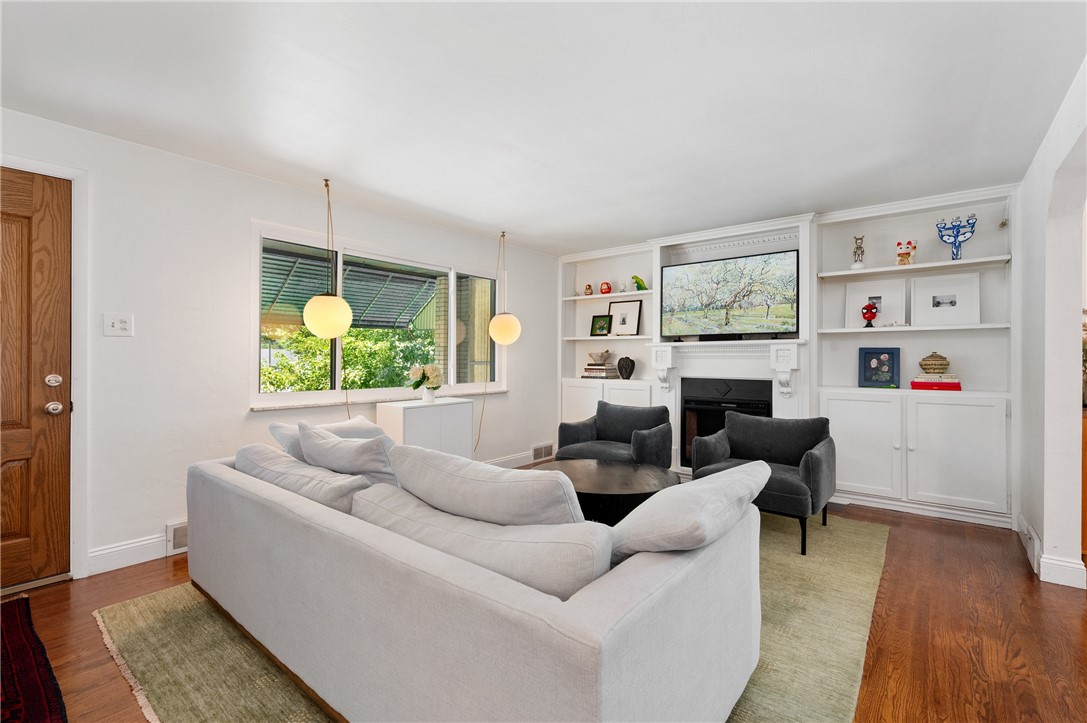 Sewickley, Pennsylvania 15143, United States, 3 Bedrooms Bedrooms, ,2 BathroomsBathrooms,Residential,Active,168778