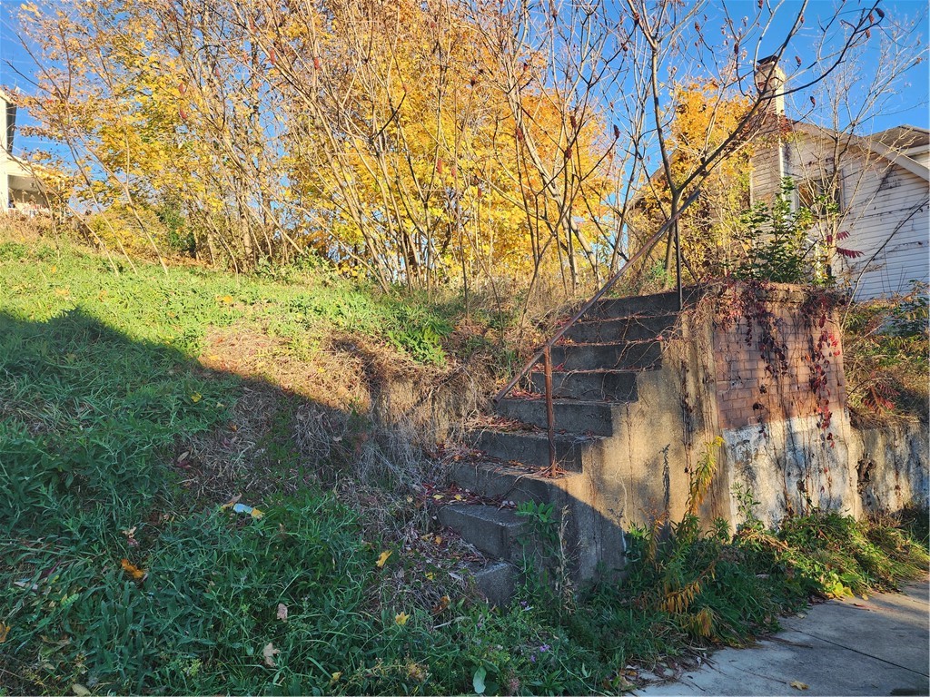 902 Wallace Avenue St, Vandergrift - WML, Pennsylvania image 3