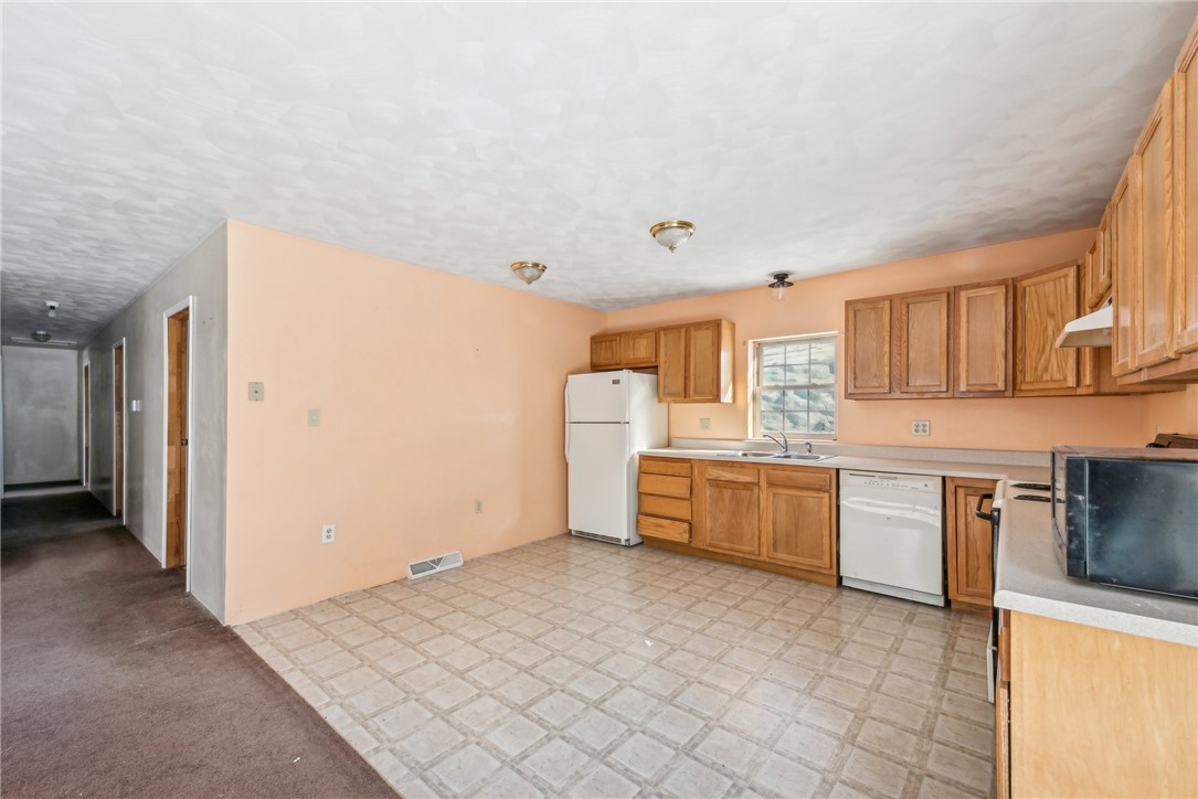 Dunbar Twp, Pennsylvania 15425, United States, 3 Bedrooms Bedrooms, ,2 BathroomsBathrooms,Residential,Active,18866