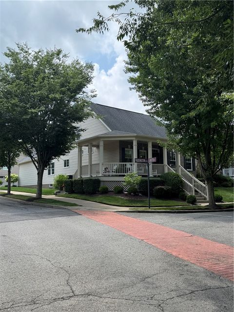 Photo of 532 Paddington Ln, Cranberry Twp, PA 16066 (MLS # 1763341)
