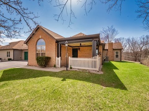 Photo of 1252 Stanford Ct, Coraopolis, PA 15108 (MLS # 1744669)