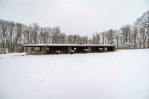 Photo of 180 Hover Rd, Mercer, PA 16137 (MLS # 1735541)