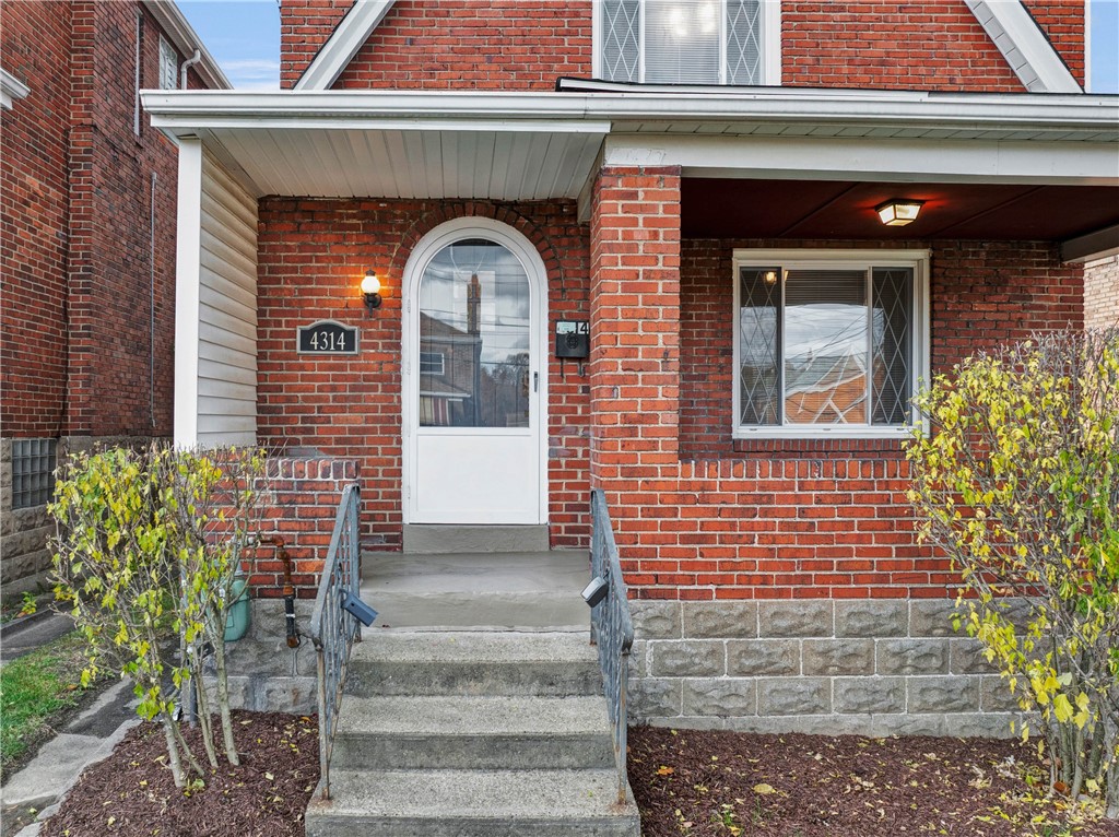4314 Winterburn Ave