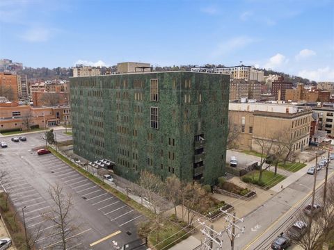 Photo of 540 N Neville St #504, Pittsburgh, PA 15213 (MLS # 1746319)
