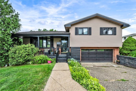 Photo of 2 Eichelberger Dr, Coraopolis, PA 15108 (MLS # 1762221)