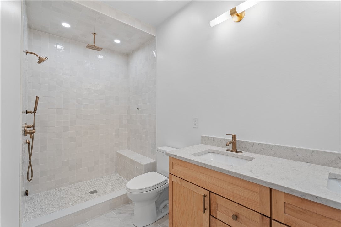 Pittsburgh, Pennsylvania, 15201, United States, 4 Bedrooms Bedrooms, ,5 BathroomsBathrooms,Residential,Active,1900409