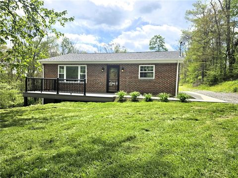 Photo of 138 Center Dr, Chicora, PA 16025 (MLS # 1751862)