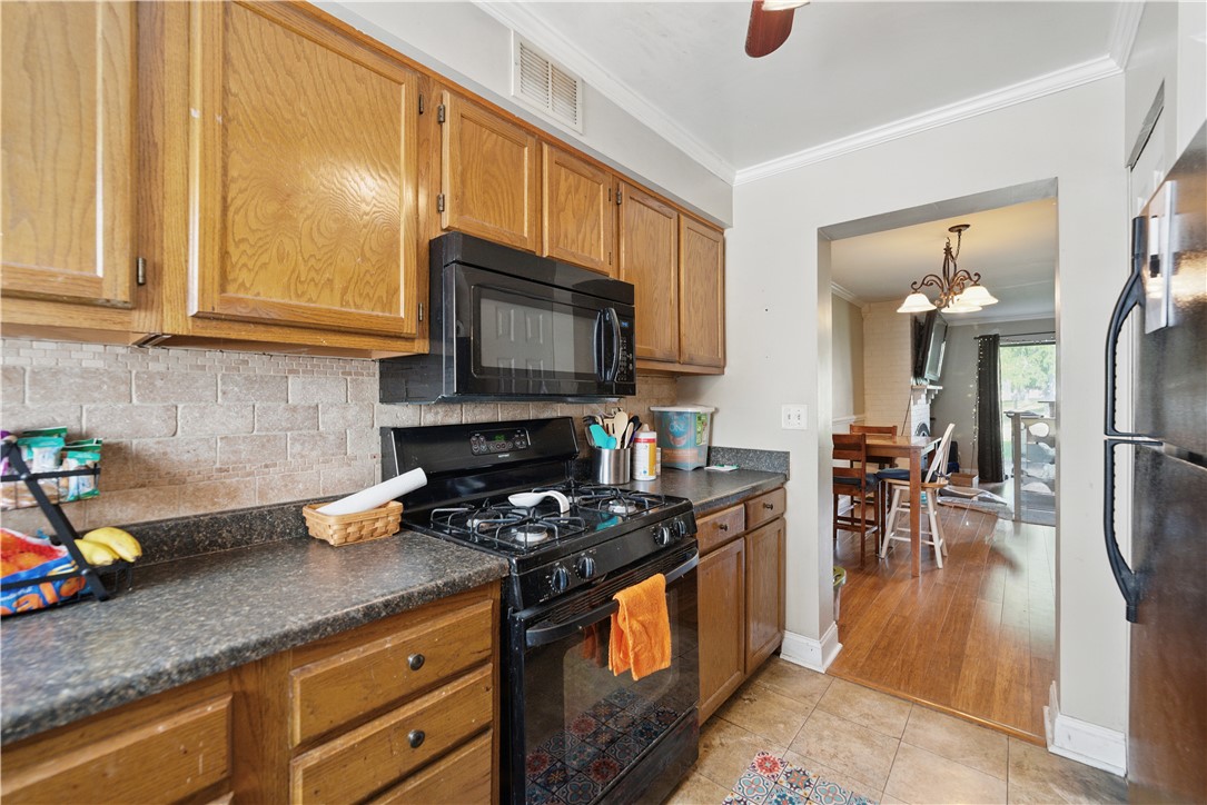 Moon/Crescent Twp, Pennsylvania 15108, United States, 2 Bedrooms Bedrooms, ,2 BathroomsBathrooms,Residential,Contingent,136075