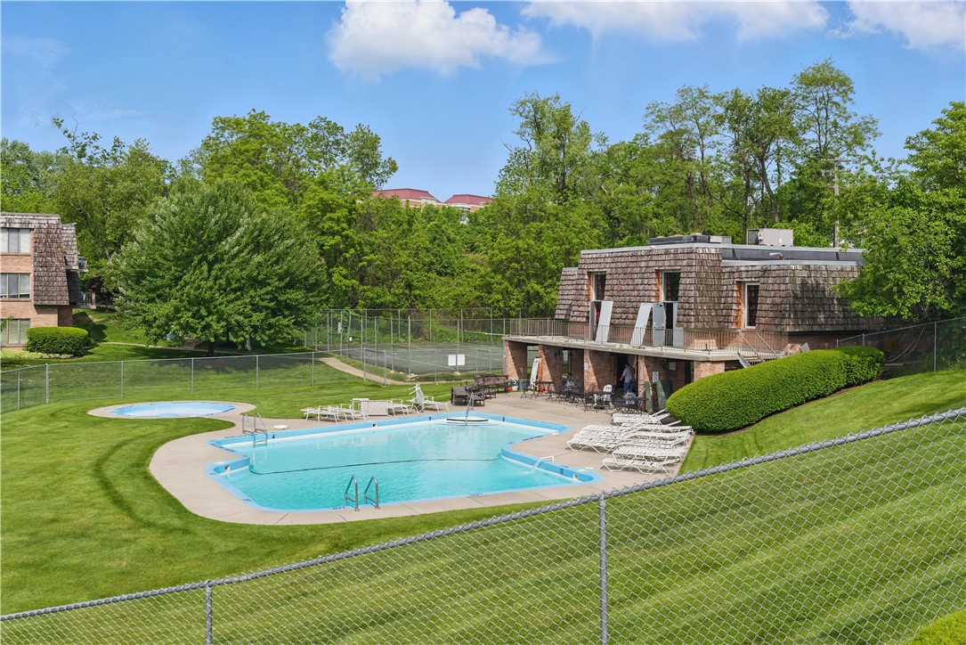 14 FOREST GREEN DRIVE