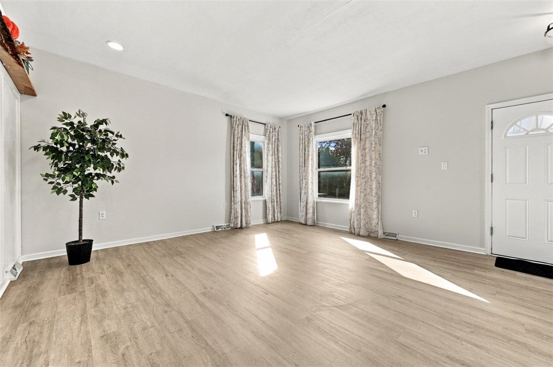 304 S High St