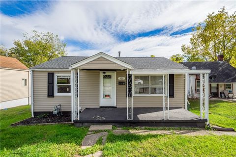 Photo of 502 Buena Vista St, Washington, PA 15301 (MLS # 1726775)