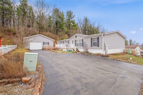 Photo of 64 High View Dr, Donegal, PA 15628 (MLS # 1746313)