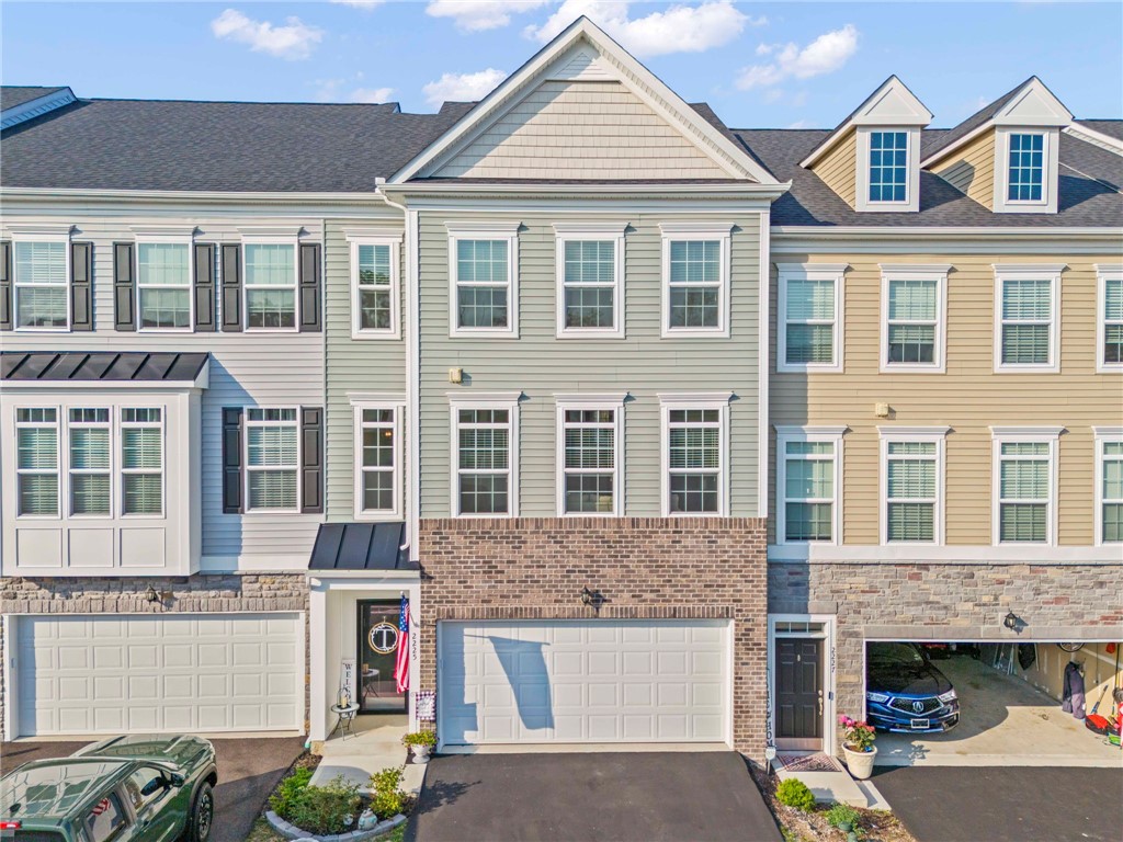 View South Strabane, PA 15301 townhome