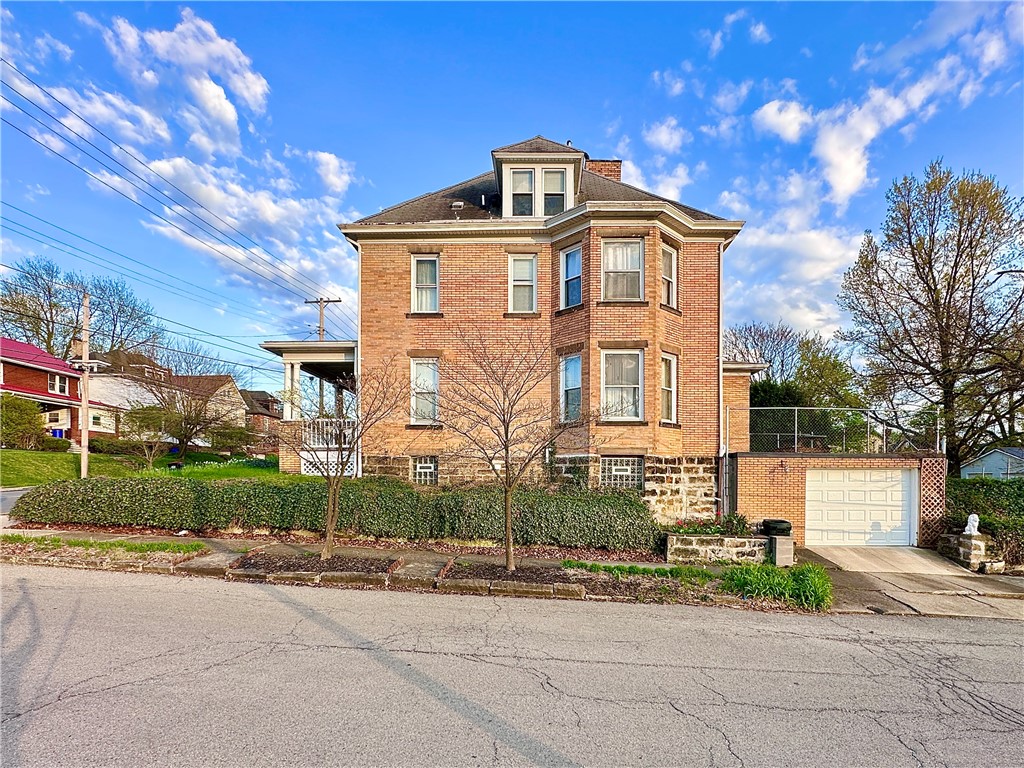 New Castle/4th, Pennsylvania 16101, United States, 2 Bedrooms Bedrooms, ,2 BathroomsBathrooms,Residential,Contingent,119461