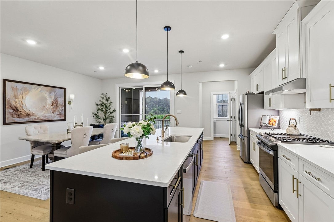 211 Marketplace Avenue