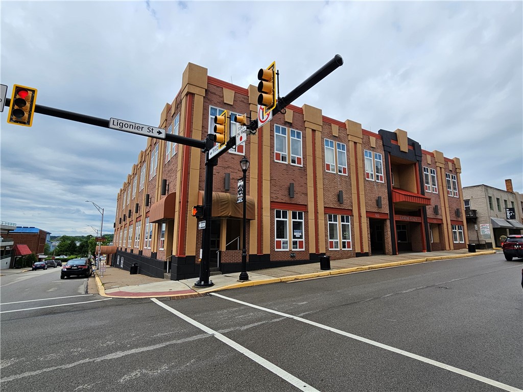 911 Ligonier St. Suite 004