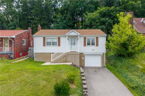 Photo of 524 Brinwood Ave, Pittsburgh, PA 15227 (MLS # 1764189)