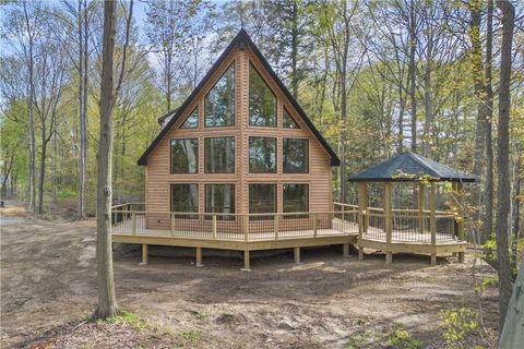 Photo of 8498 E Lake, Erie, PA 16511 (MLS # 1751539)