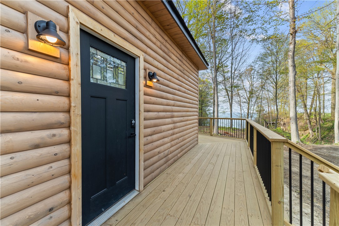 8498 E Lake