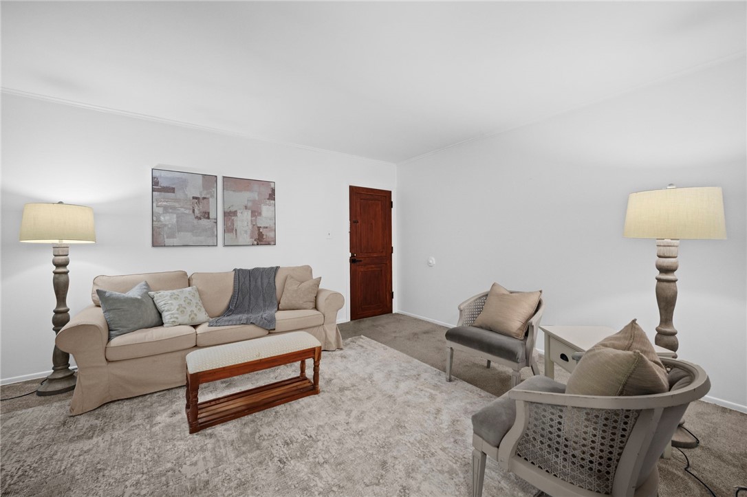 129 Baywood Avenue 3B3