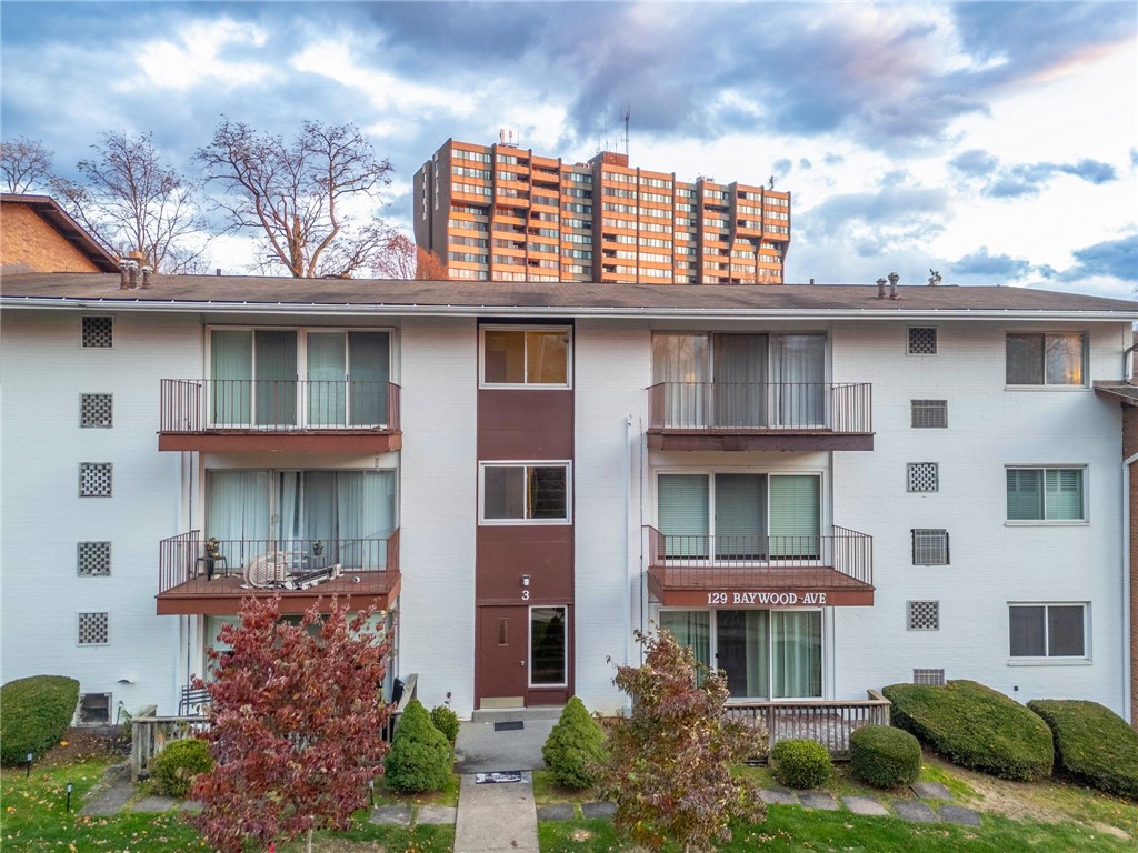 129 Baywood Avenue 3B3