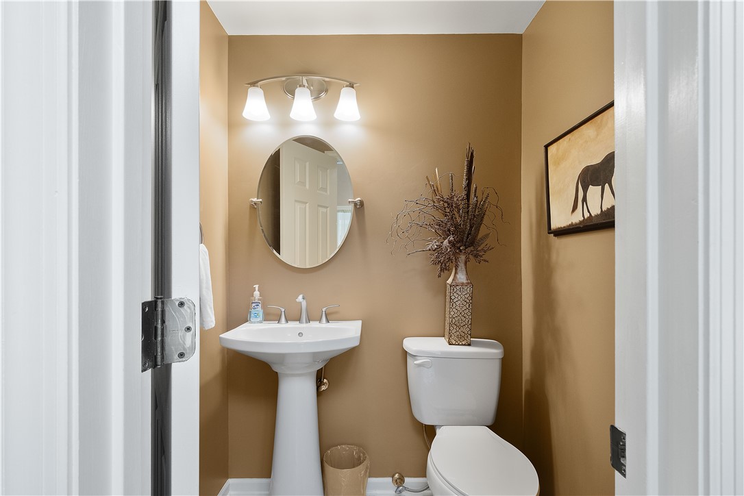 Upper St. Clair, Pennsylvania 15241, United States, 4 Bedrooms Bedrooms, ,3 BathroomsBathrooms,Residential,Pending,86392