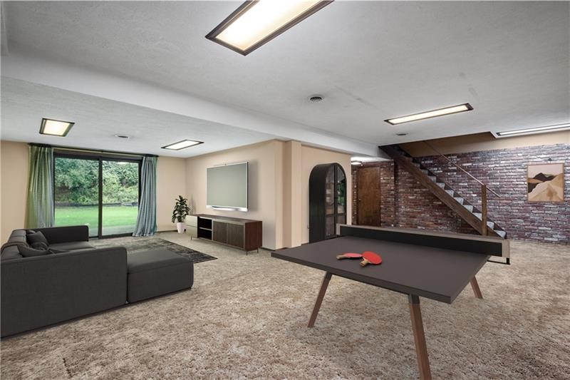 Upper St. Clair, Pennsylvania 15241, United States, 4 Bedrooms Bedrooms, ,3 BathroomsBathrooms,Residential,Pending,86392