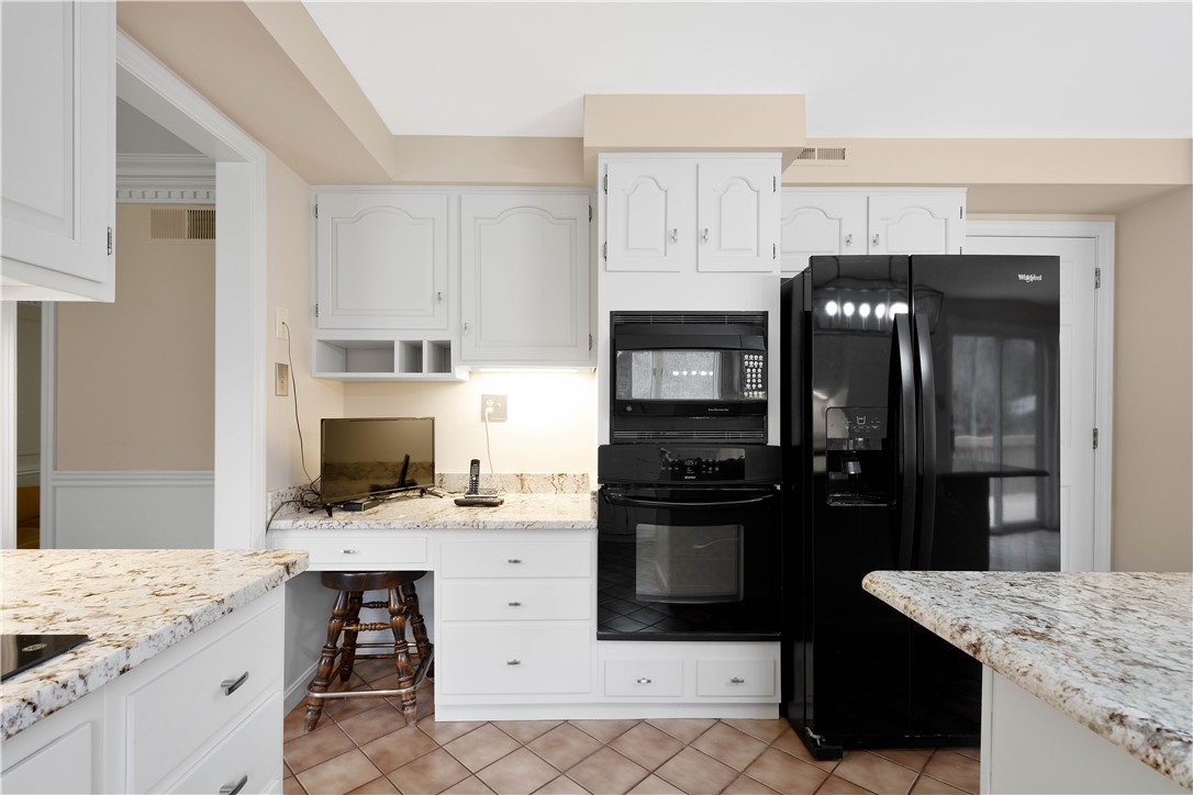 Upper St. Clair, Pennsylvania 15241, United States, 4 Bedrooms Bedrooms, ,3 BathroomsBathrooms,Residential,Pending,86392