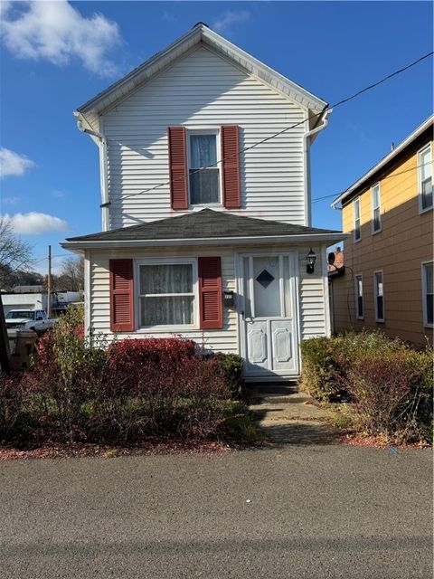 Photo of 222 Keystone Way, Ellwood City, PA 16117 (MLS # 1731434)