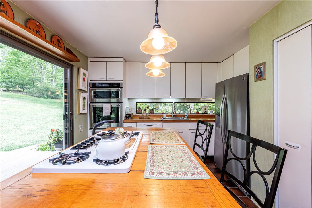 Salem Twp, Pennsylvania 15601, United States, 3 Bedrooms Bedrooms, ,4 BathroomsBathrooms,Residential,Active,210252