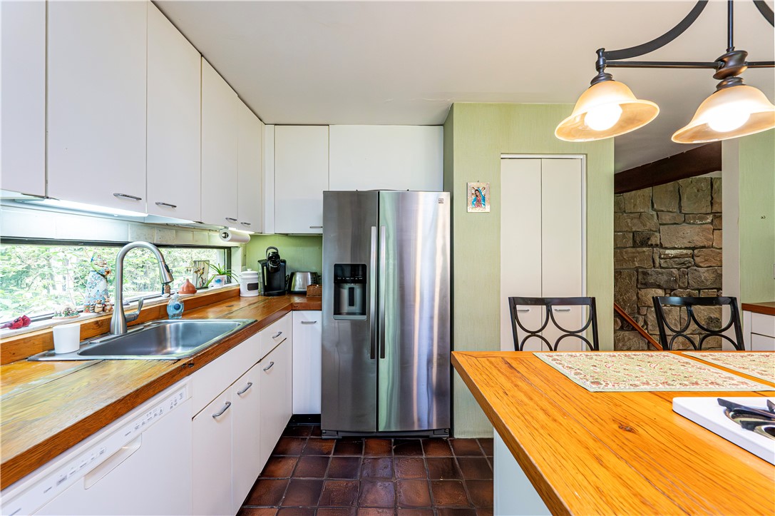 Salem Twp, Pennsylvania 15601, United States, 3 Bedrooms Bedrooms, ,4 BathroomsBathrooms,Residential,Active,210252