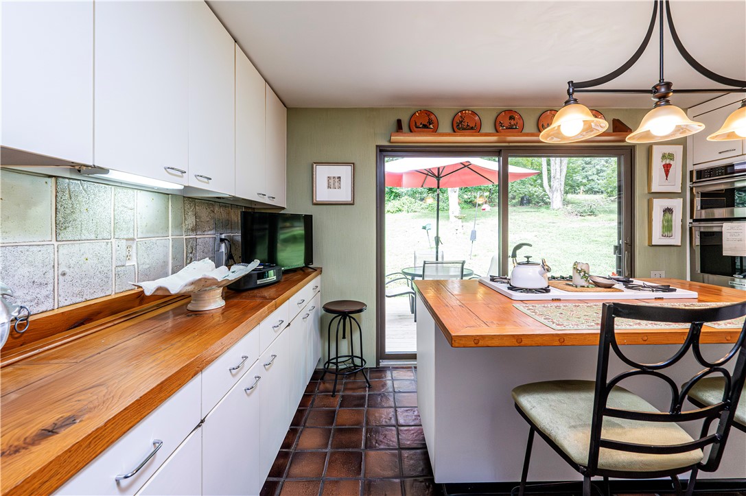 Salem Twp, Pennsylvania 15601, United States, 3 Bedrooms Bedrooms, ,4 BathroomsBathrooms,Residential,Active,210252