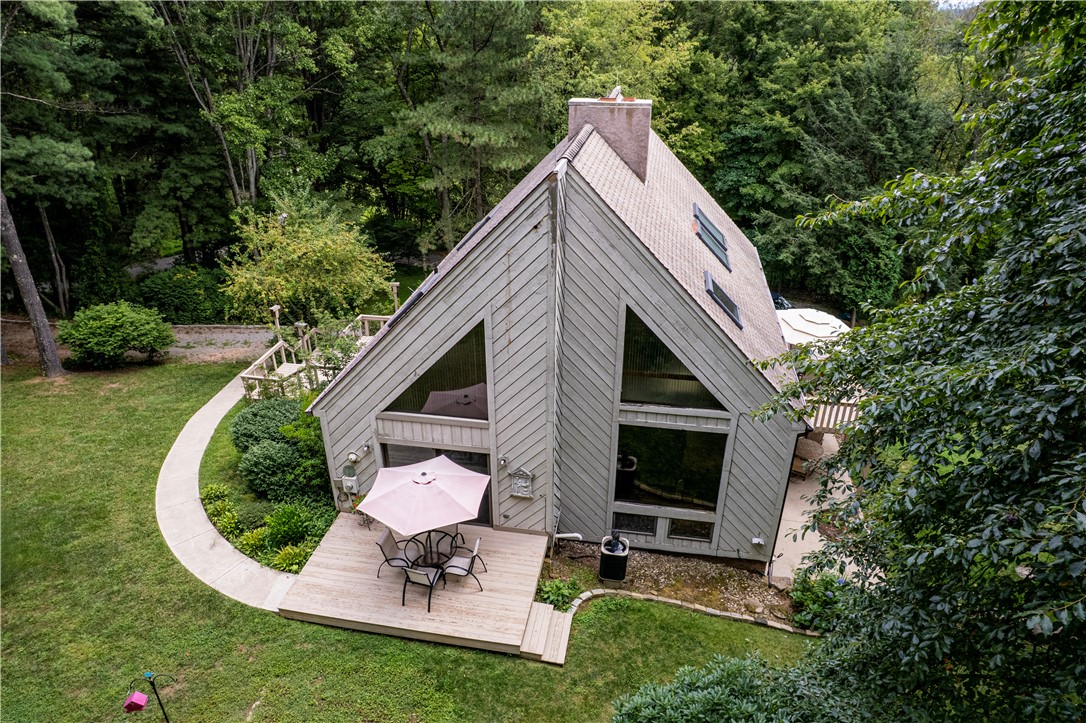 Salem Twp, Pennsylvania 15601, United States, 3 Bedrooms Bedrooms, ,4 BathroomsBathrooms,Residential,Active,210252