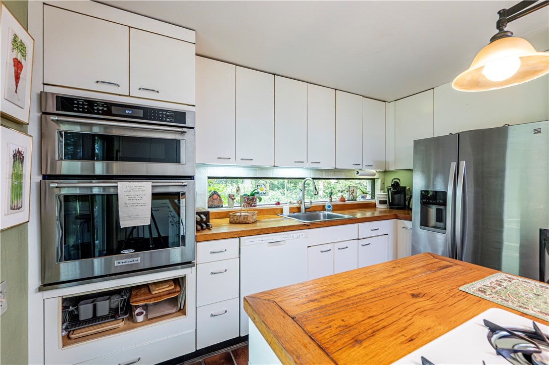 Salem Twp, Pennsylvania 15601, United States, 3 Bedrooms Bedrooms, ,4 BathroomsBathrooms,Residential,Active,210252