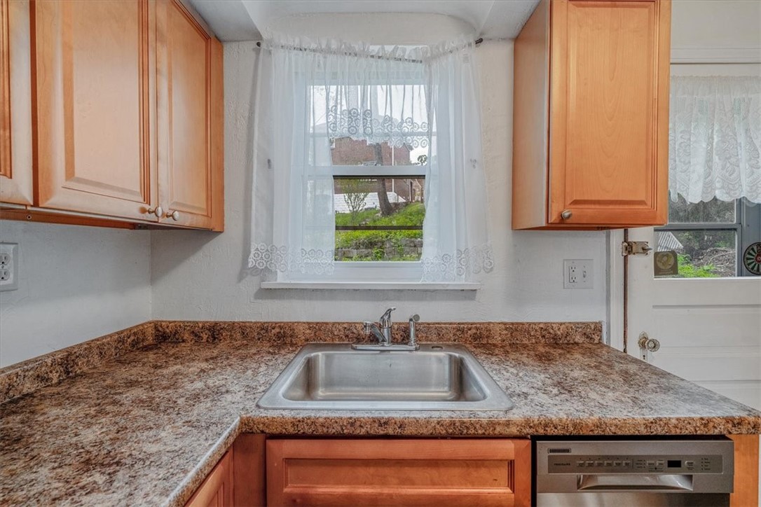 4018 Meadowbrook Blvd, Brentwood, Pennsylvania image 16
