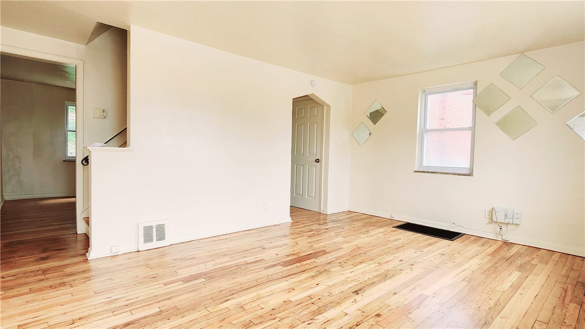 1152 Woodbine