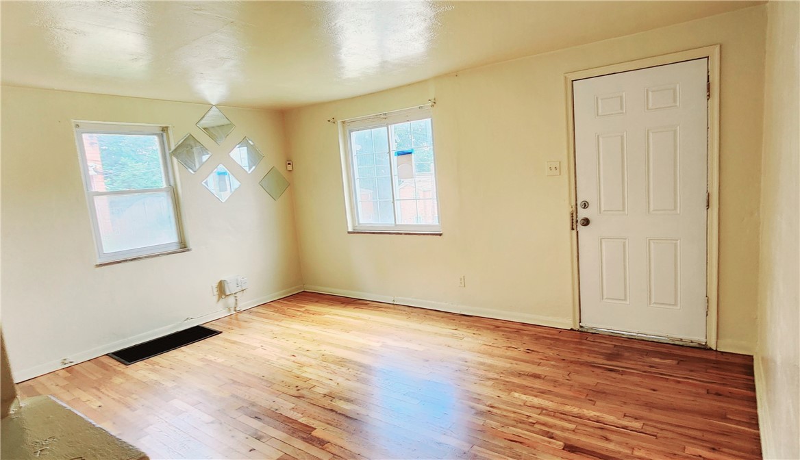 1152 Woodbine